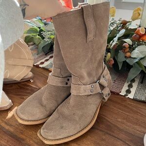 Dingo Women's Dingo Harness Western Boots - Taupe- Size 7.5